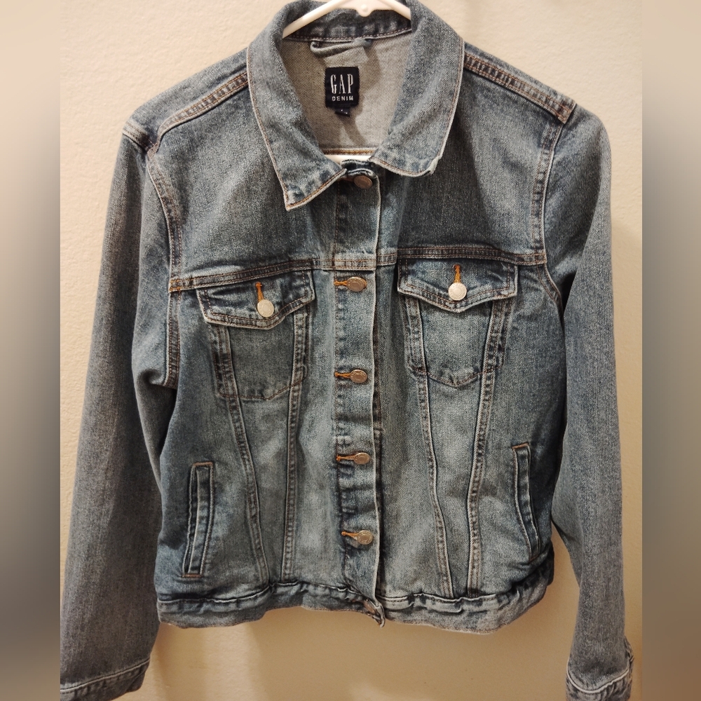 🦋GAP Women's Denim Button-Up Jacket